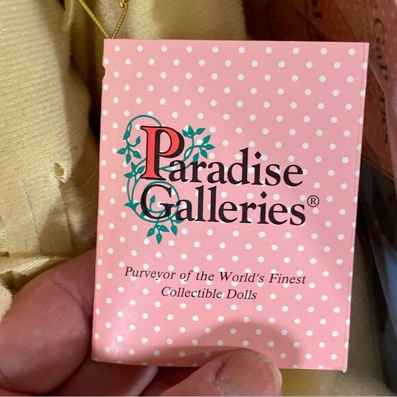 Paradise Galleries Joyful Dove Porcelain Doll Treasury Collection New In Box - Picture 6 of 11